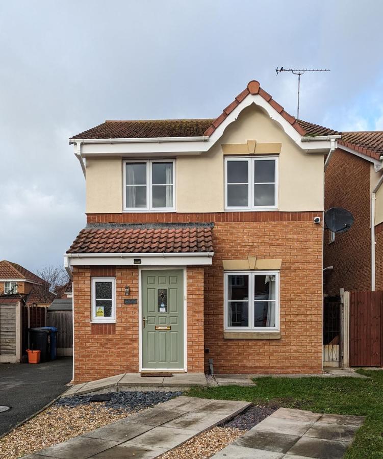 3 Bedroom Detached By The Sea Prestatyn Exteriör bild