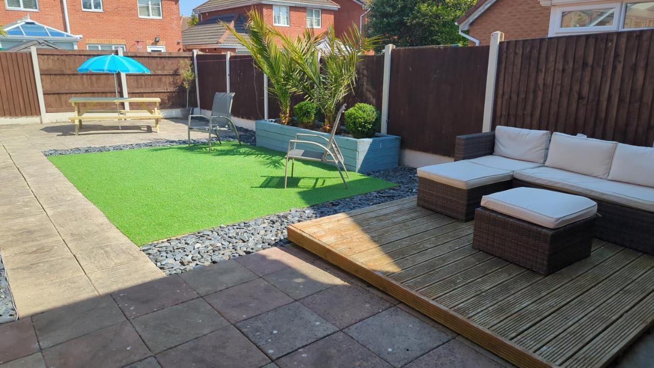 3 Bedroom Detached By The Sea Prestatyn Exteriör bild